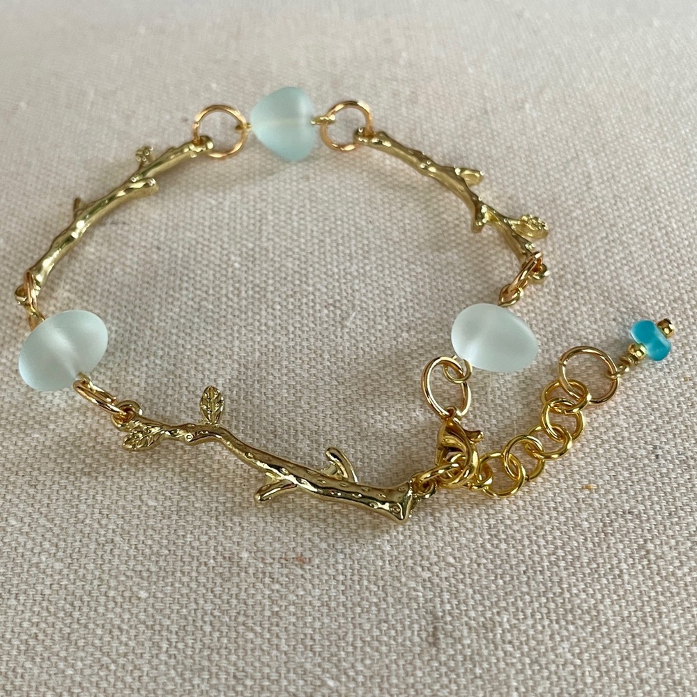 NWOT Hand Crafted Gold and Blue Seaglass Bracelet